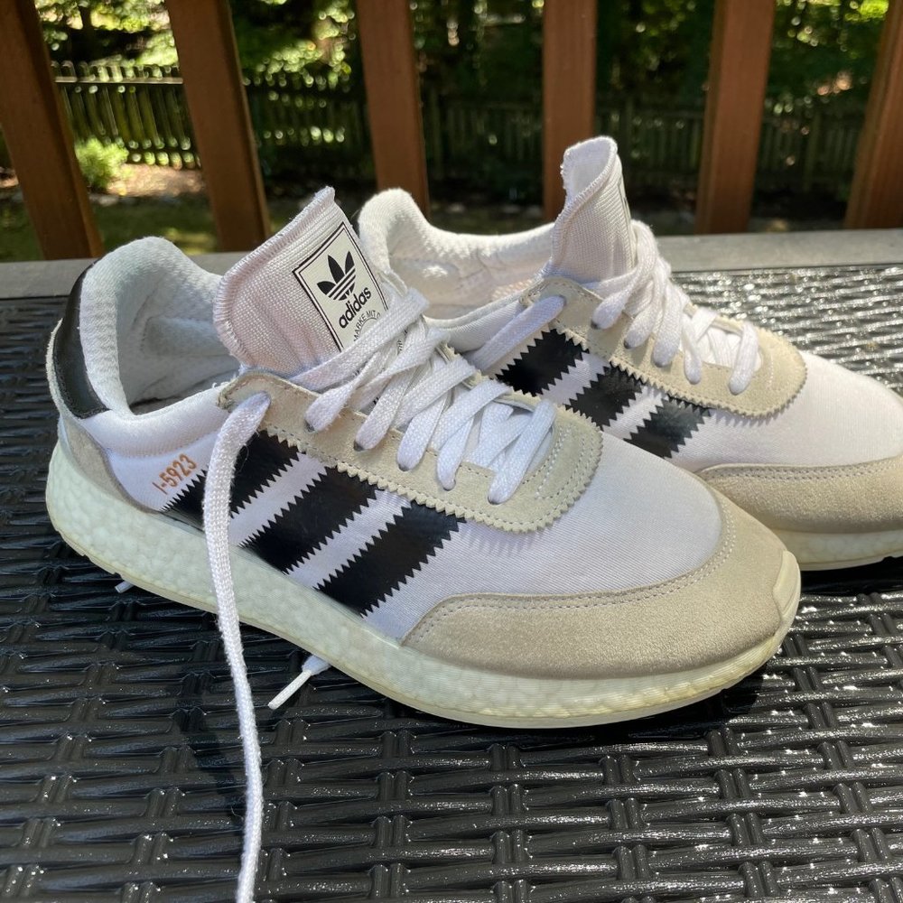 Adidas I-5923 -  Vintage and Comfort